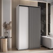 Armadio scorrevole Mina bianco | 235,2 x 140 x 60 cm | doghe nere | maniglia acciaio nero | moderno e salvaspazio