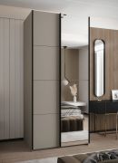 Armadio ad ante scorrevoli "Tampa", color cashmere, 2 ante scorrevoli, 6 scomparti, 2 barre appendiabiti, 1 specchio, Sistema "Soft-Close", 245,5 x 110 x 64 cm