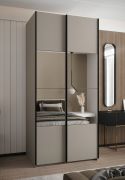 Armadio ad ante scorrevoli "Tampa", color cashmere, 2 ante scorrevoli, 6 scomparti, 2 barre appendiabiti, 1 specchio, Sistema "Soft-Close", 245,5 x 110 x 64 cm