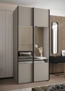 Armadio ad ante scorrevoli "Tampa", color cashmere, 2 ante scorrevoli, 6 scomparti, 2 barre appendiabiti, 1 specchio, Sistema "Soft-Close", 245,5 x 120 x 64 cm