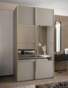 Armadio ad ante scorrevoli "Tampa", color cashmere, 2 ante scorrevoli, 6 scomparti, 2 barre appendiabiti, 1 specchio, Sistema "Soft-Close", 245,5 x 140 x 64 cm