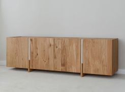 Mobile TV | Colore: rovere naturale | 4 ante | Legno massello | Rovere oliato | Pietra travertino | 180 x 46 x 56 cm | 6 ripiani | Design essenziale