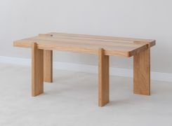 Tavolino "Loir" 06, rovere massello, oliato, finitura naturale, piano in travertino, 102 x 60 x 41,5 cm