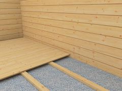 Pavimento per casetta da giardino Wiesentraum 01, casetta in tronchi da 34 mm, con superficie di base di 9 m²