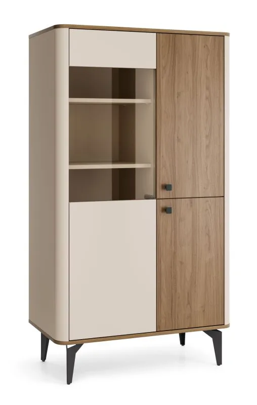 Vetrinetta | 88 x 40 x 156 cm | Vetrinetta in vetro | Noce/cashmere | Gambe in metallo | Bordi in ABS | 3 ante | Sistema di apertura a pressione | 6 ripiani | Belladere 03