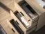 Cassettiera con rotelle "Uppsala" 07, color rovere Lindberg, 3 cassetti, chiudibile a chiave, bordi in ABS, Sistema "Soft-Close", 46 x 41 x 64 cm