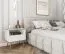 Comodino bianco con cassetto push-to-open Horsham 74 | 59 x 54 x 39 cm | Gambe oro | Vano portaoggetti