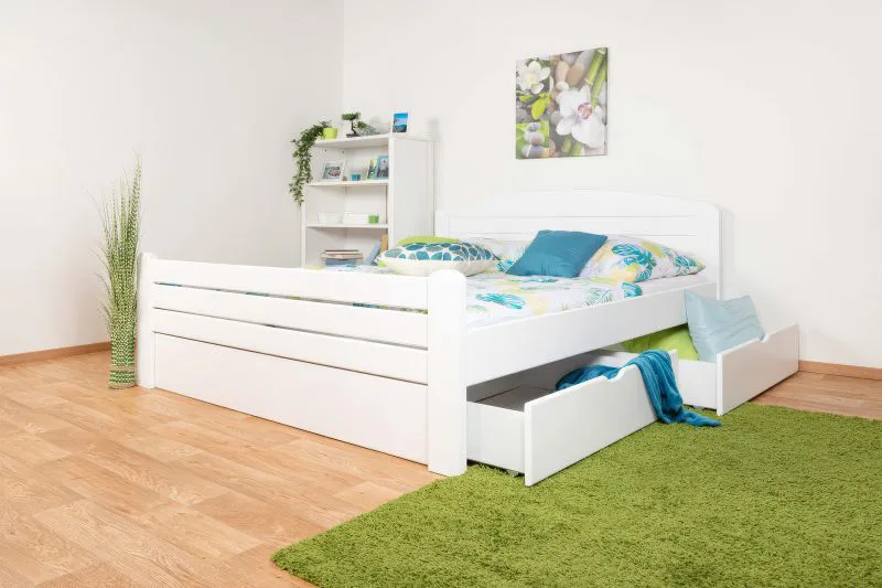 Letto matrimoniale Easy Premium Line K7 | Faggio massello laccato bianco | 2 cassetti, pannello laterale | 160 x 200 cm