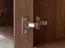 Mobile TV "Loir" 03, rovere massello, oliato, color tabacco, piano in travertino, illuminazione a LED, pannello posteriore: HDF, 180 x 46 x 56 cm